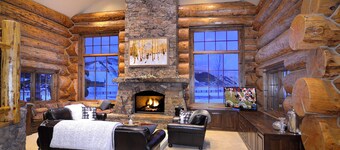 Red Feather Ranch / Luxury 6 Ac. Estate Only Minutes to Town! Hot Tub/BIG Views