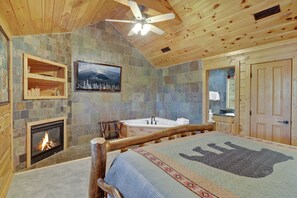8 bedrooms, free WiFi, bed sheets