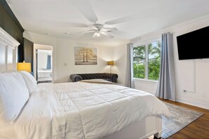 3 habitaciones, escritorio, tabla de planchar con plancha y wifi gratis
