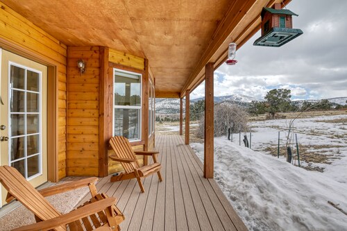Hilltop Home w/ Great Mountain Views, Back Porch, WiFi, W/D & Attached Garage