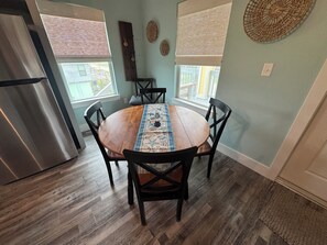 Dining - The Sea Glass Retreat - Surfside Beach Texas (Freeport)