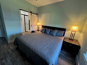 3 bedrooms, desk, free WiFi, bed sheets - The Sea Glass Retreat - Surfside Beach Texas (Freeport)