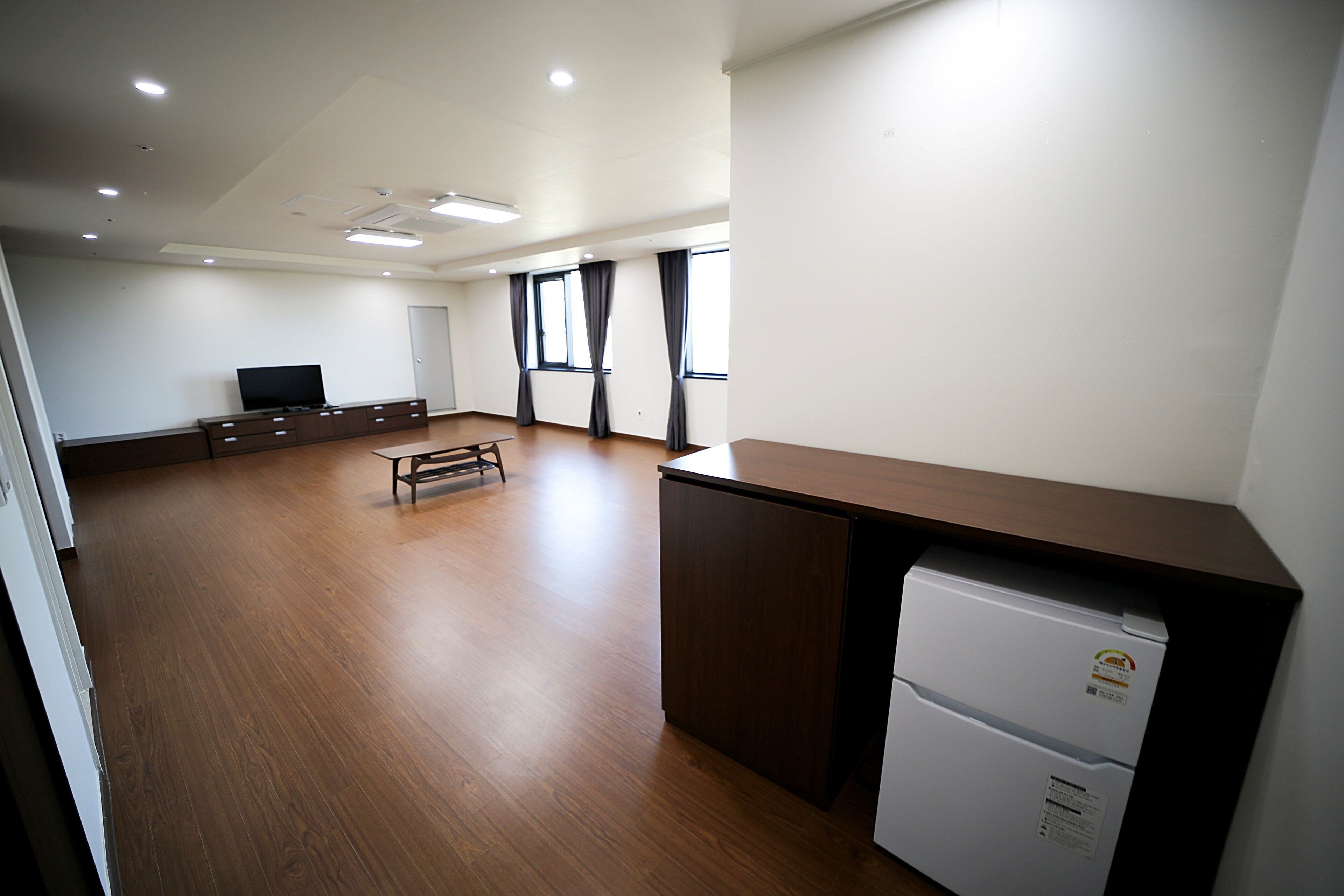 family room (ondol room for ten) | desk, free wifi, bed sheets