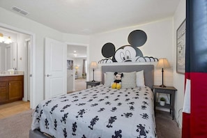 5 bedrooms, iron/ironing board, free WiFi, bed sheets