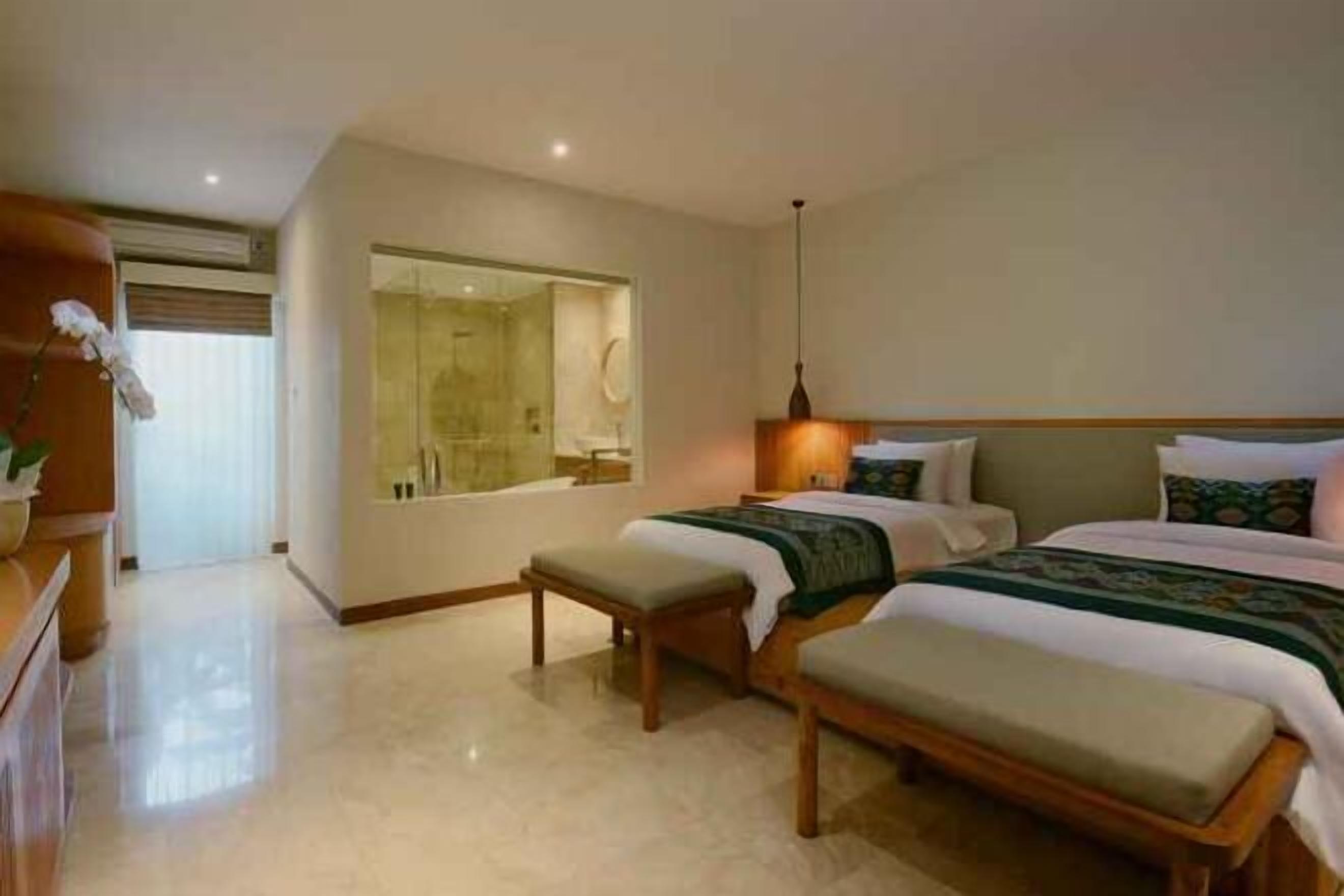 In-room safe, desk, laptop workspace, soundproofing