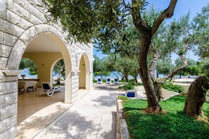 Outdoor dining - Apartments Glavor - Standard Studio Apartment with Terrace and Sea View (Drace)