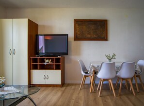 Dining - Apartments Glavor - One Bedroom Apartment with Balconies and Sea View (Drace)