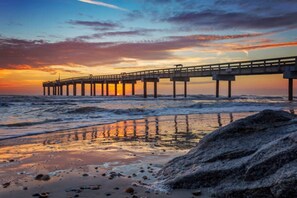 Beach nearby, sun loungers, beach towels