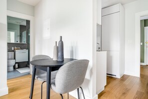 Dining - Ample Allston 2BR w/ W/D in basement (Boston)