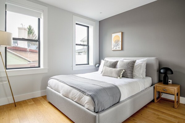 2 bedrooms, iron/ironing board, WiFi, bed sheets - Ample Allston 2BR w/ W/D in basement (Boston)