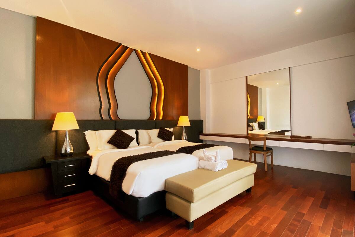 4 bedrooms, in-room safe, rollaway beds, free WiFi