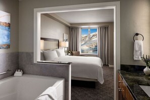 2 bedrooms, in-room safe, desk, WiFi