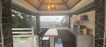 Luxury Mountain House with pool & cinema