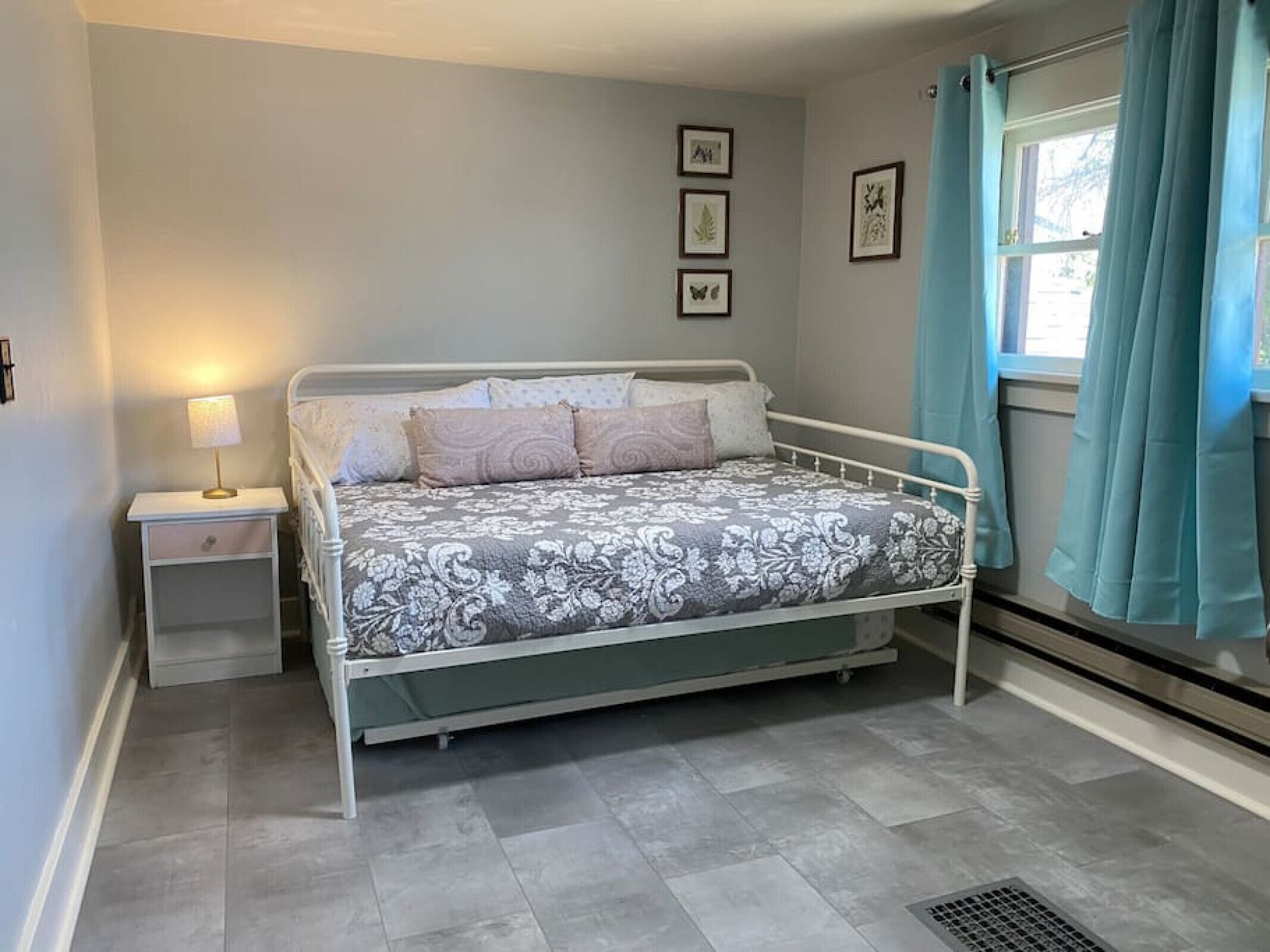 2 bedrooms, desk, iron/ironing board, travel crib