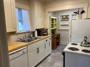 冰箱、微波炉、烤箱、炉灶