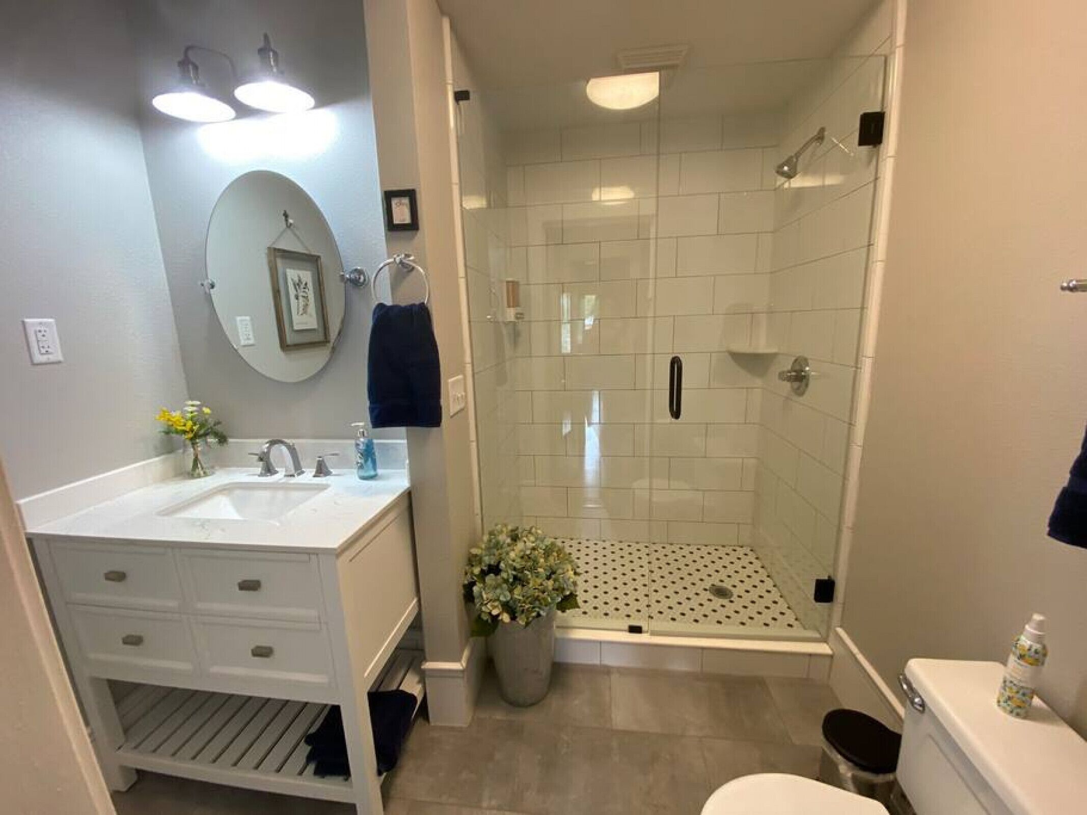 Secador de pelo y toallas