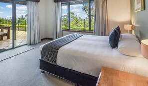 8 bedrooms, desk, iron/ironing board, free WiFi