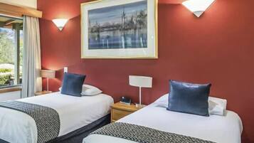 8 bedrooms, desk, iron/ironing board, free WiFi