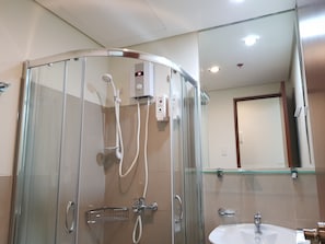 Superior Studio, Non Smoking, City View | Bathroom | Shower, free toiletries, hair dryer, bidet - Studio Unit at The Beacon Makati (Makati)