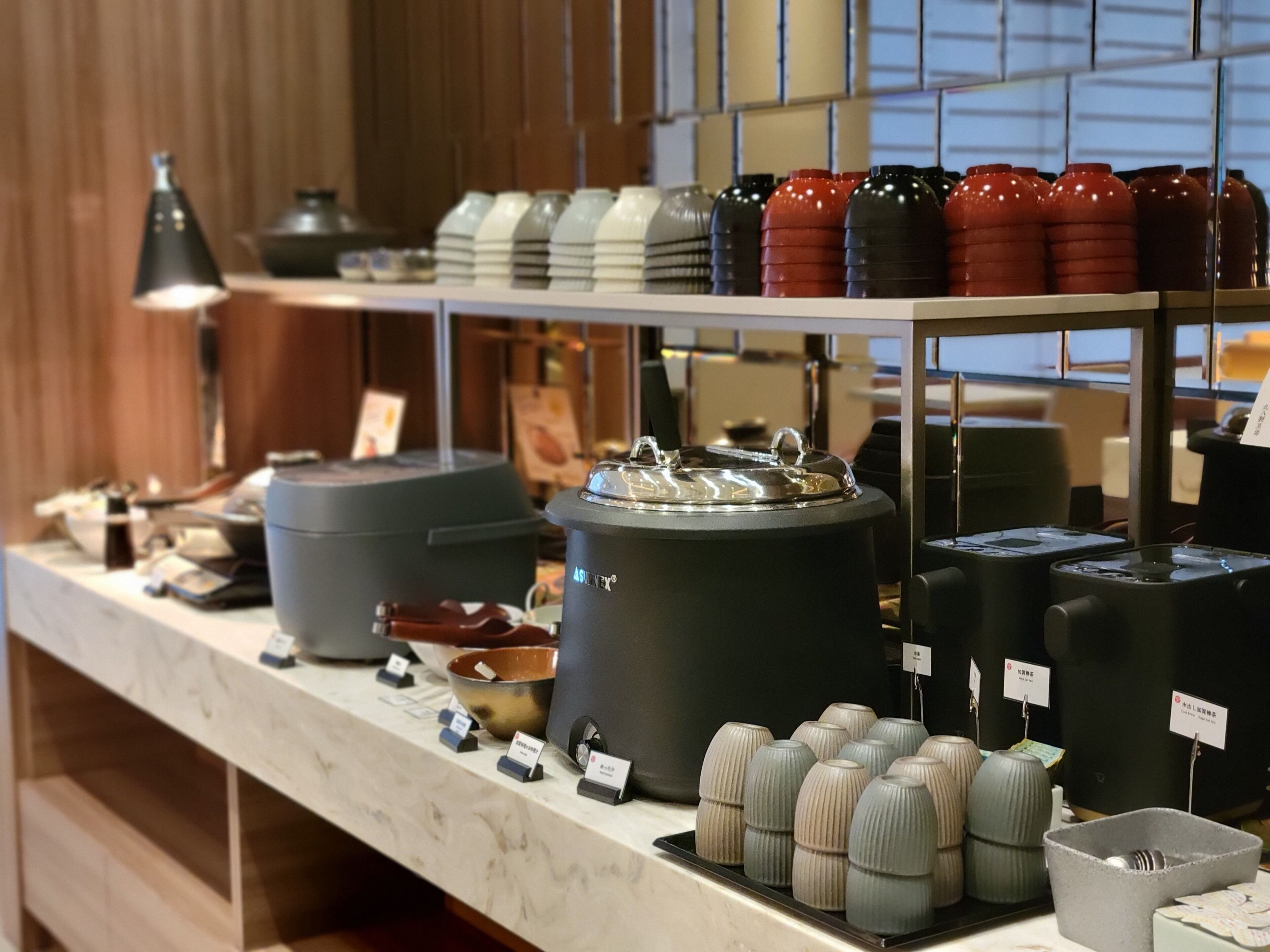 daily buffet breakfast (jpy 2750 per person)