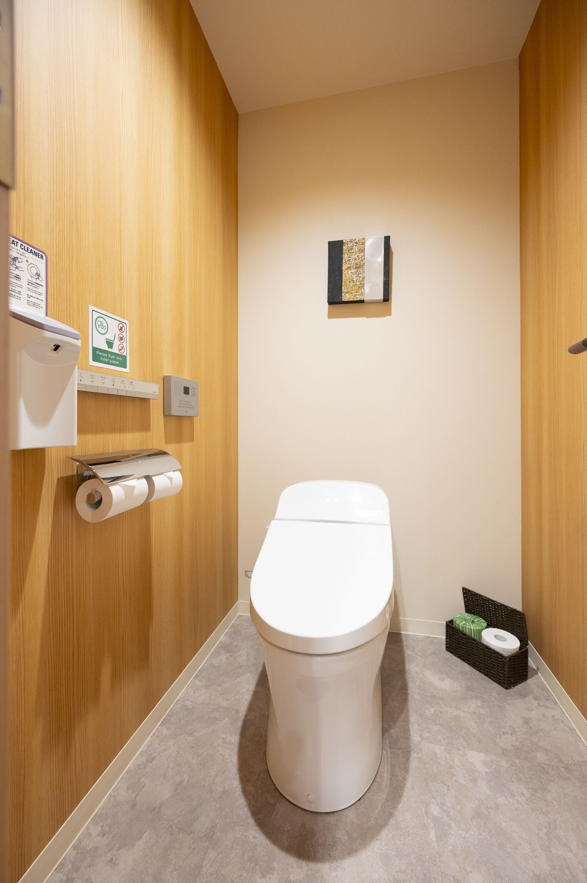 economy pod, women only, non smoking | bathroom | shower, free toiletries, hair dryer, bathrobes