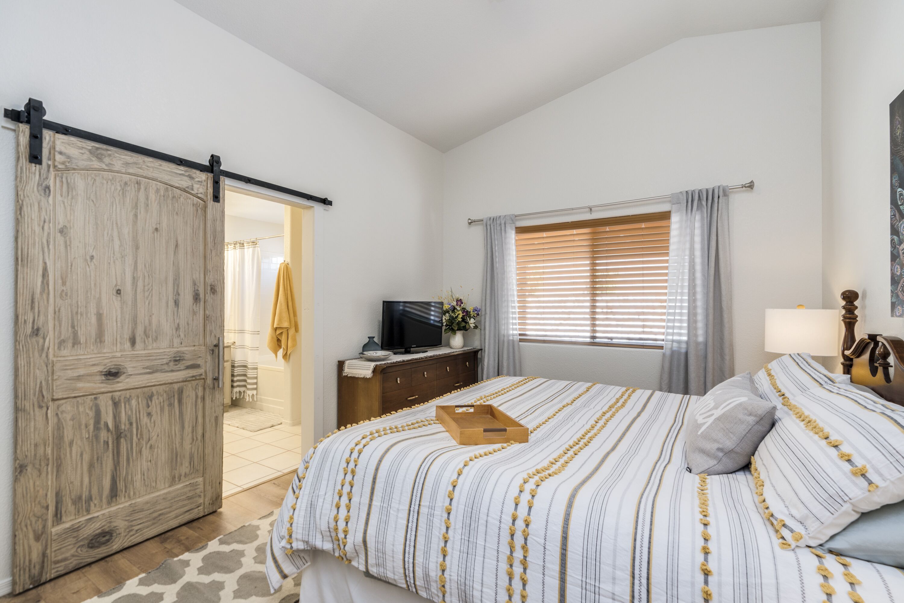 3 habitaciones, escritorio, wifi gratis y ropa de cama 