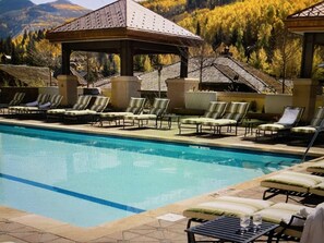 Piscina all'aperto, una piscina riscaldata