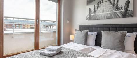 2 bedrooms, iron/ironing board, WiFi