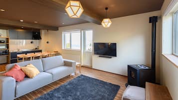 Departamento, para no fumadores (Ichi) | Área de sala de estar | Televisión de pantalla plana y chimenea
