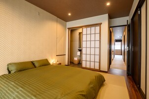Ni Apartment | 3 bedrooms, iron/ironing board, free WiFi, bed sheets