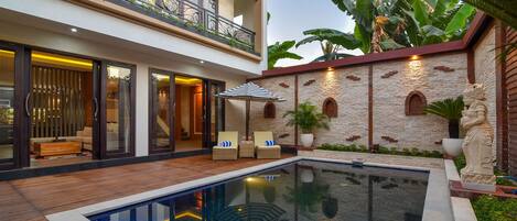 Outdoor pool, an infinity pool, sun loungers