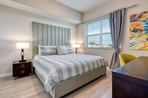 3 Schlafzimmer, Schreibtisch, Bügeleisen/Bügelbrett, Reisekinderbett