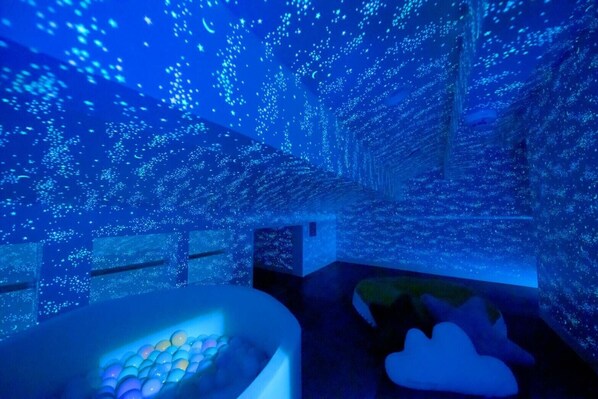 Design House, Non Smoking | Iron/ironing board, free WiFi, bed sheets - Holy House (Tokyo)