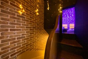 Design House, Non Smoking | Iron/ironing board, free WiFi, bed sheets - Holy House (Tokyo)