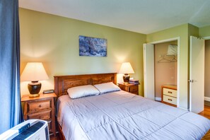 3 Schlafzimmer, Schreibtisch, Bügeleisen/Bügelbrett, Reisekinderbett