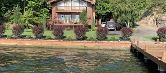 Just Us - Private Waterfront Home on Seneca Lake. Dog Friendly!