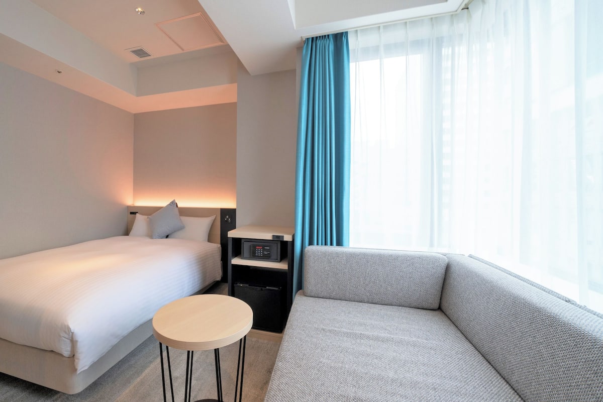 1 bedroom, premium bedding, down comforters, in-room safe