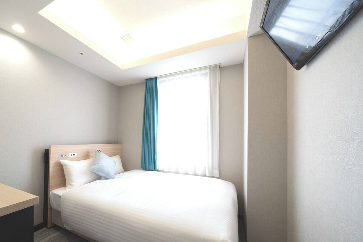 เครื่องนอนระดับพรีเมียม, ผ้านวมขนเป็ด, ตู้นิรภัยในห้องพัก, Wi-Fi ฟรี