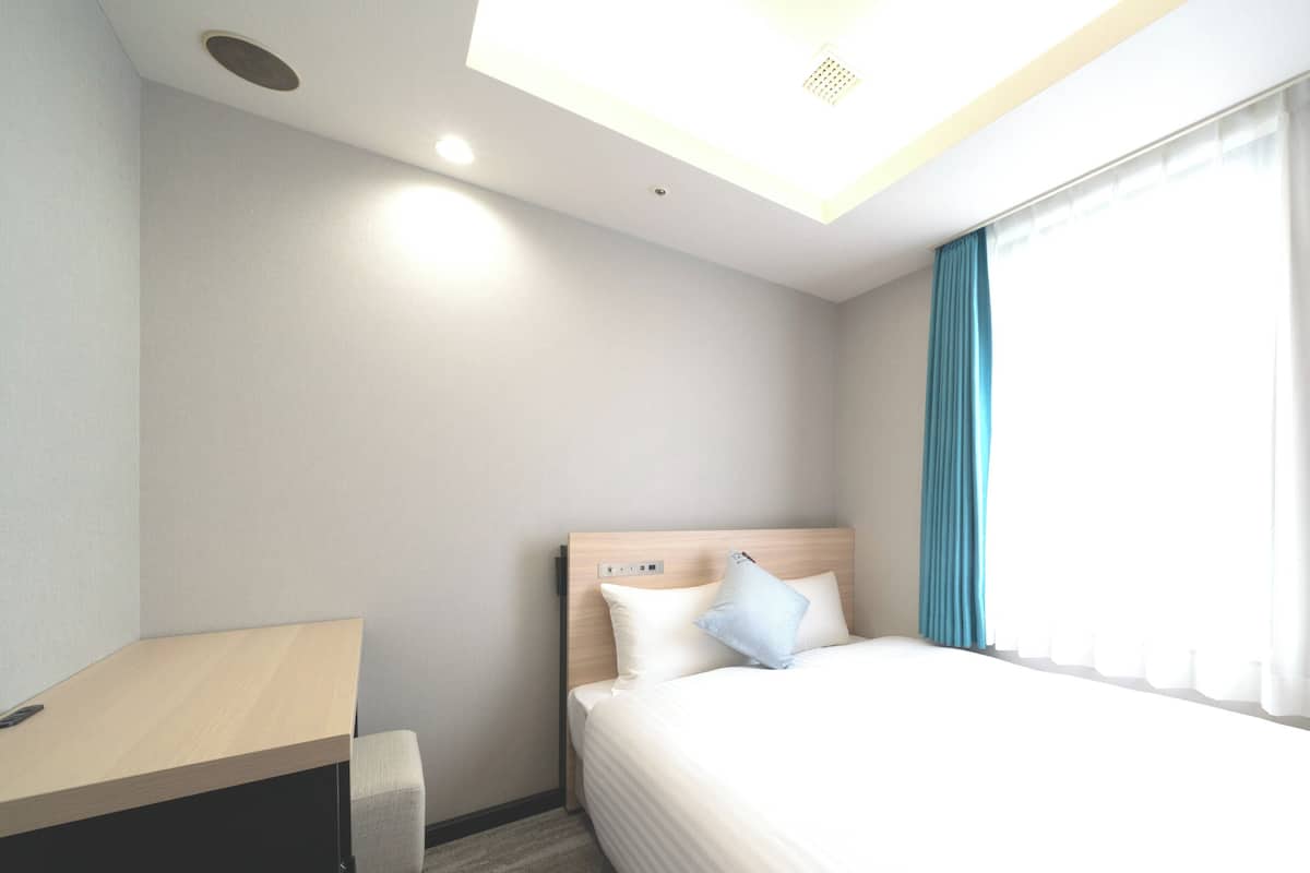 1 bedroom, premium bedding, down comforters, in-room safe