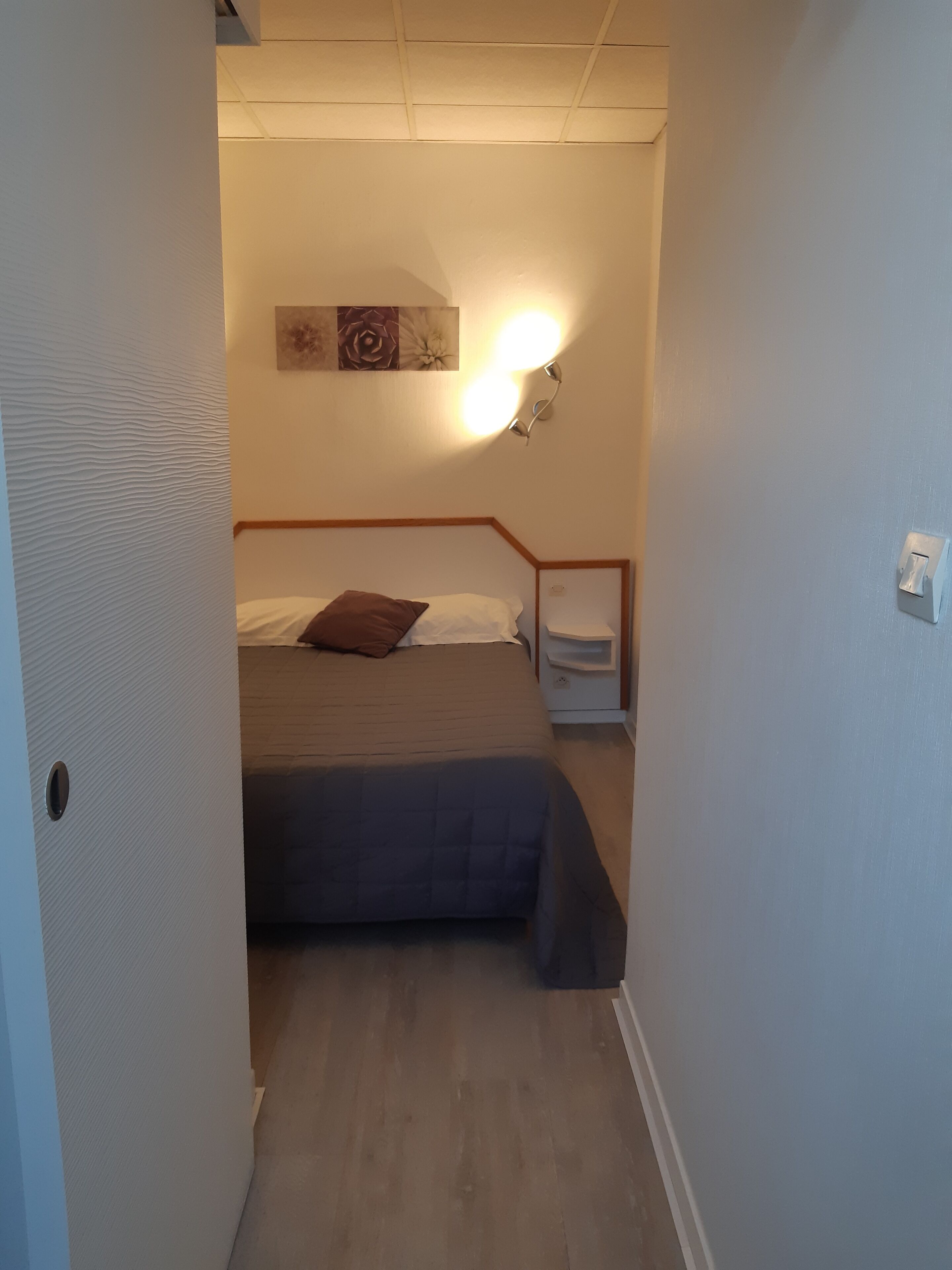 standard double room single use | 1 bedroom, individually decorated, individually furnished, desk