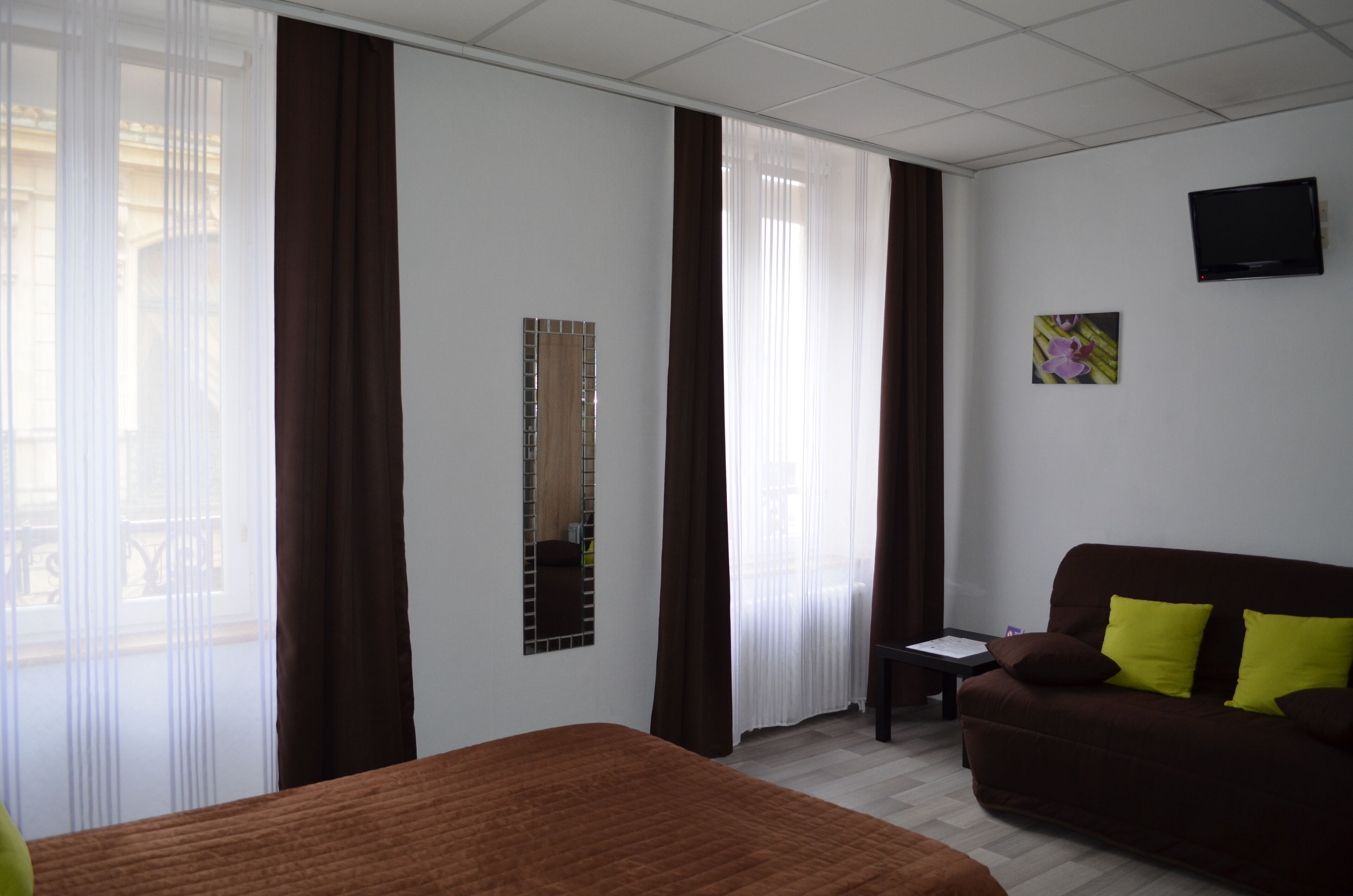 superior room | 1 bedroom, individually decorated, individually furnished, desk