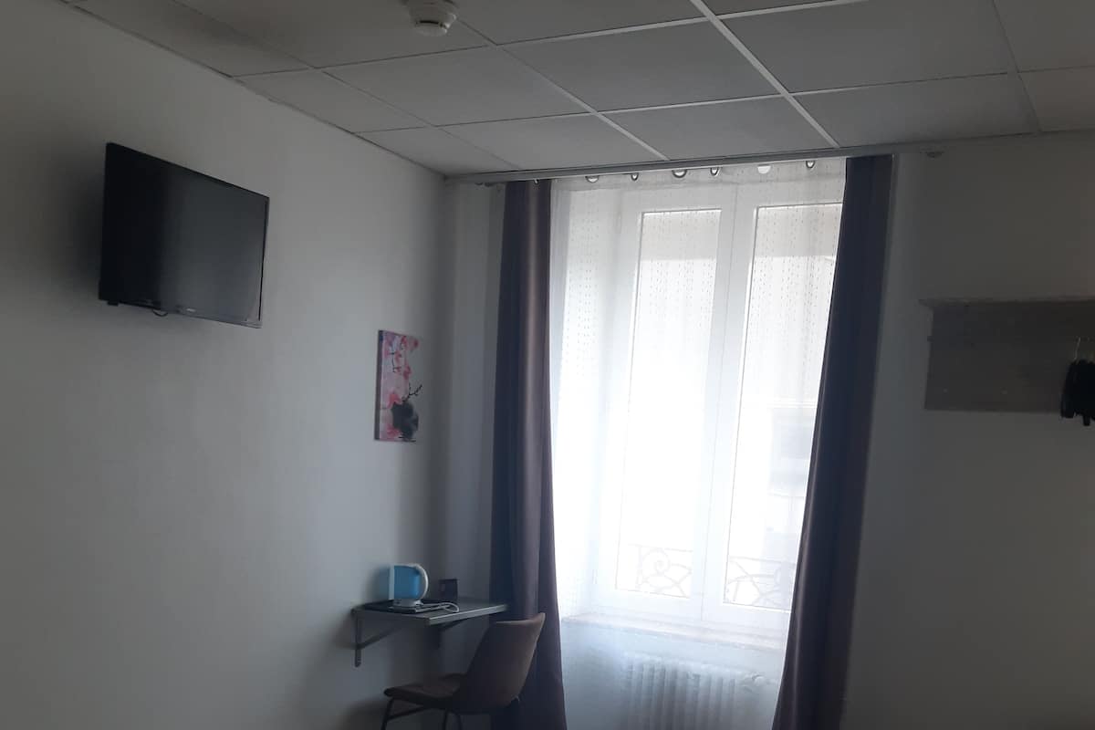 Standard Double Room | Individually decorated, individually furnished, desk, blackout drapes