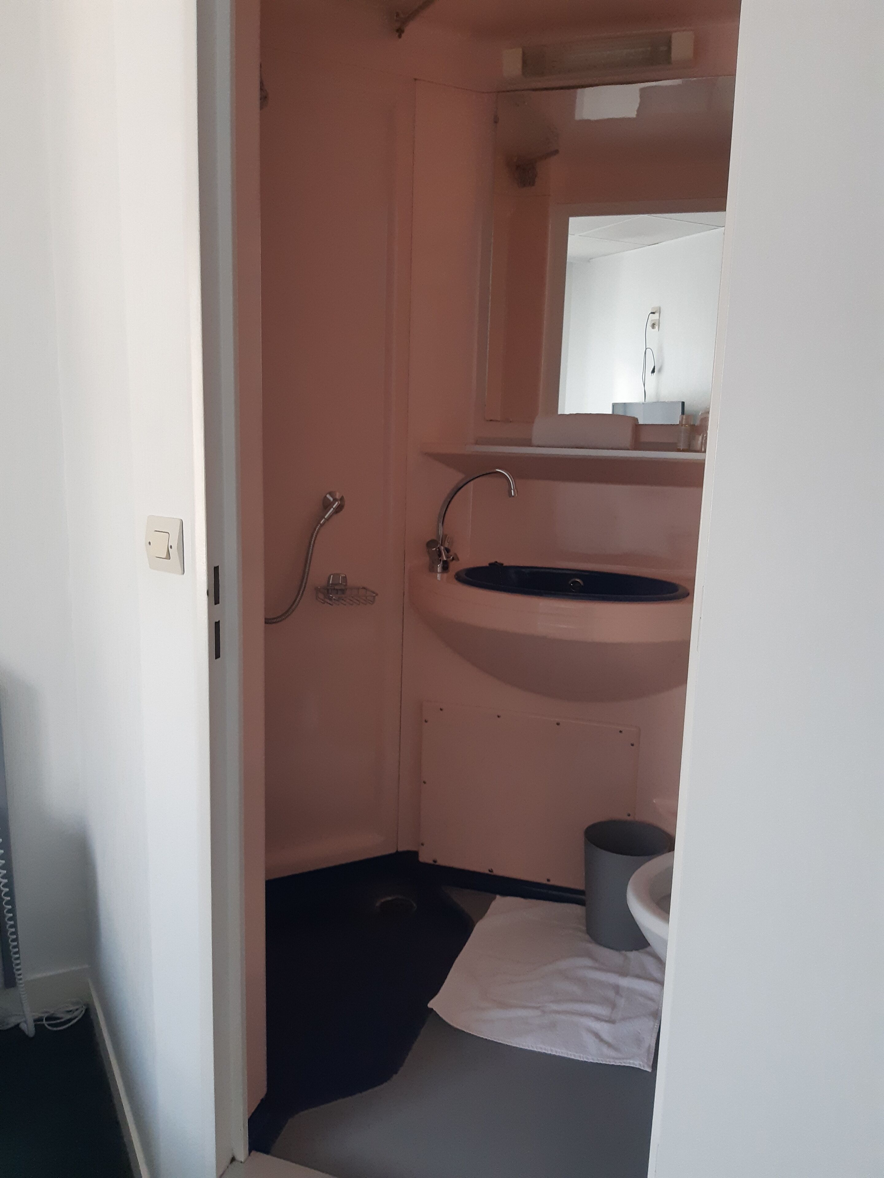 standard room | 1 bedroom, individually decorated, individually furnished, desk