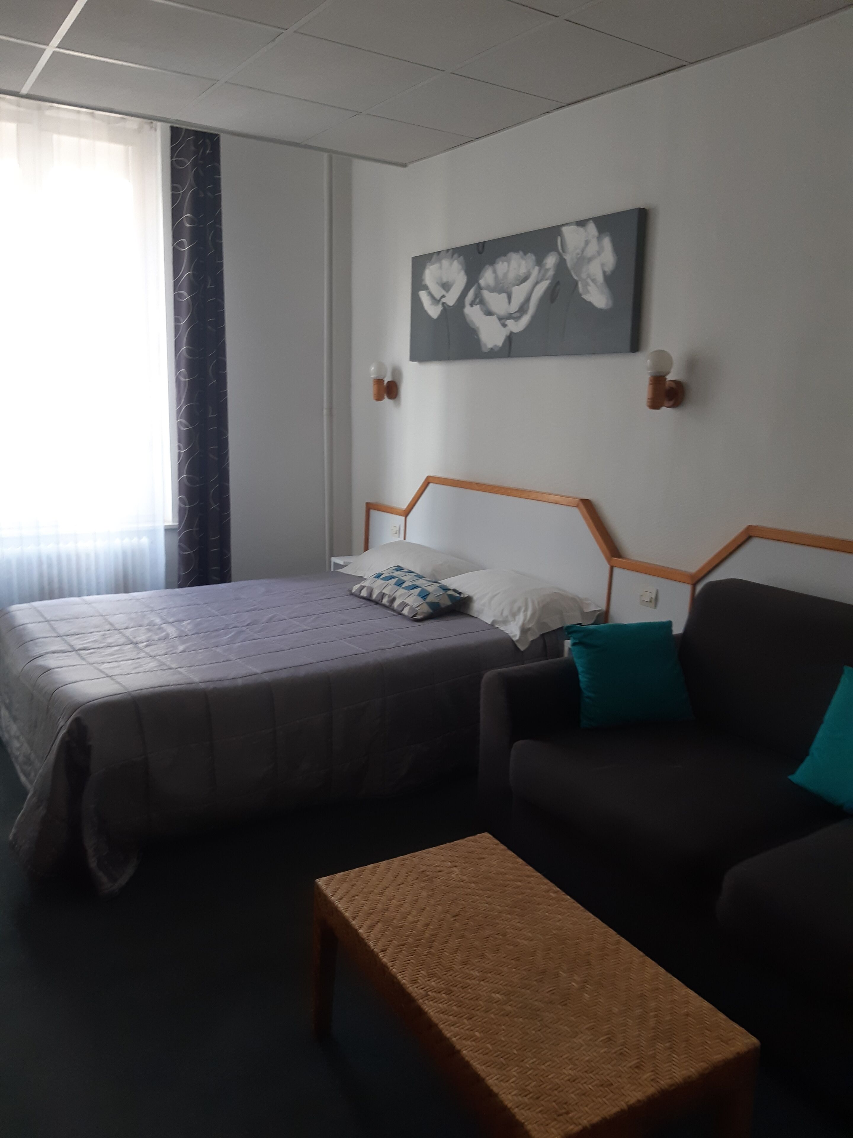 superior room | 1 bedroom, individually decorated, individually furnished, desk