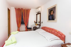 Doppelzimmer (Double Room) | Innenbereich