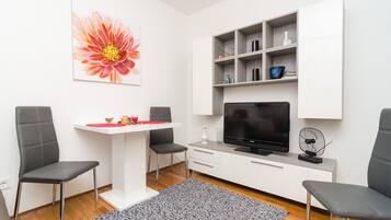 Leilighet (One Bedroom Apartment with Terrace) | Spisestue
