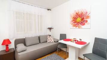 Leilighet (One Bedroom Apartment with Terrace) | Oppholdsrom | TV