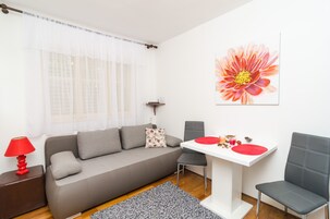 Apartamento (One Bedroom Apartment with Terrace) | Sala de estar