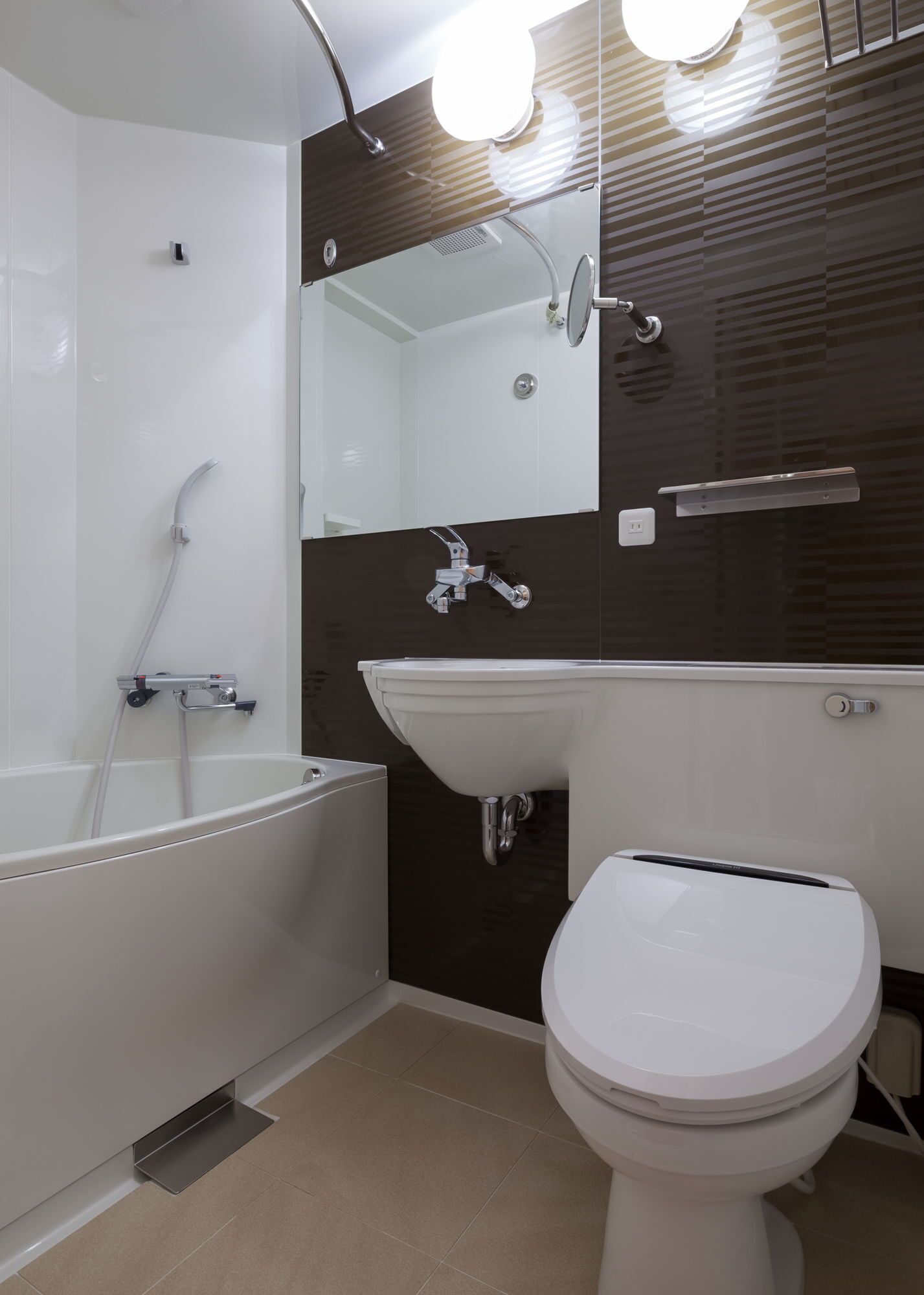 combined shower/bathtub, free toiletries, hair dryer, slippers