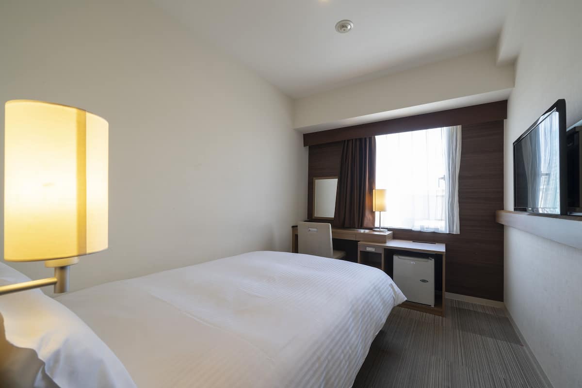 In-room safe, blackout curtains, free WiFi, bed sheets